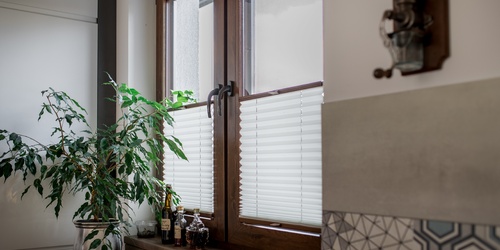 Osłona przeciwsłoneczna i dekoracja - rolety okienne knall